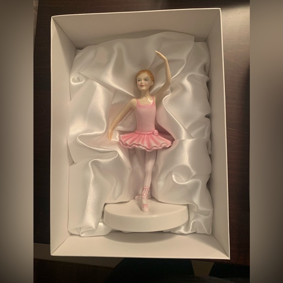 Royal Doulton London - Ballerina “Rhythm and Dance” Bone China Figurine - Picture 2 of 7